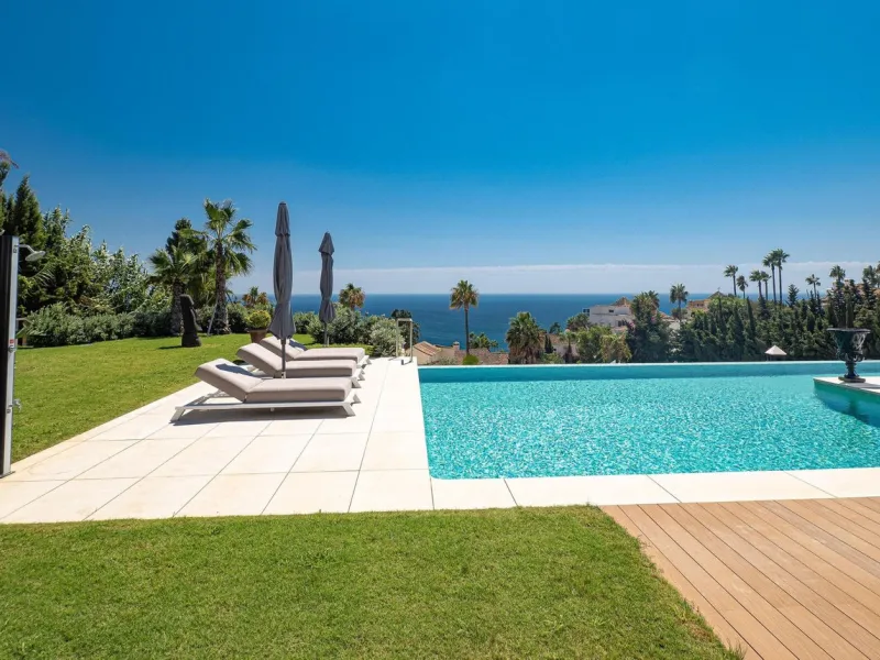 Magnificent 560 m²  LUXURY VILLA in La Punta Paloma, Andalusia