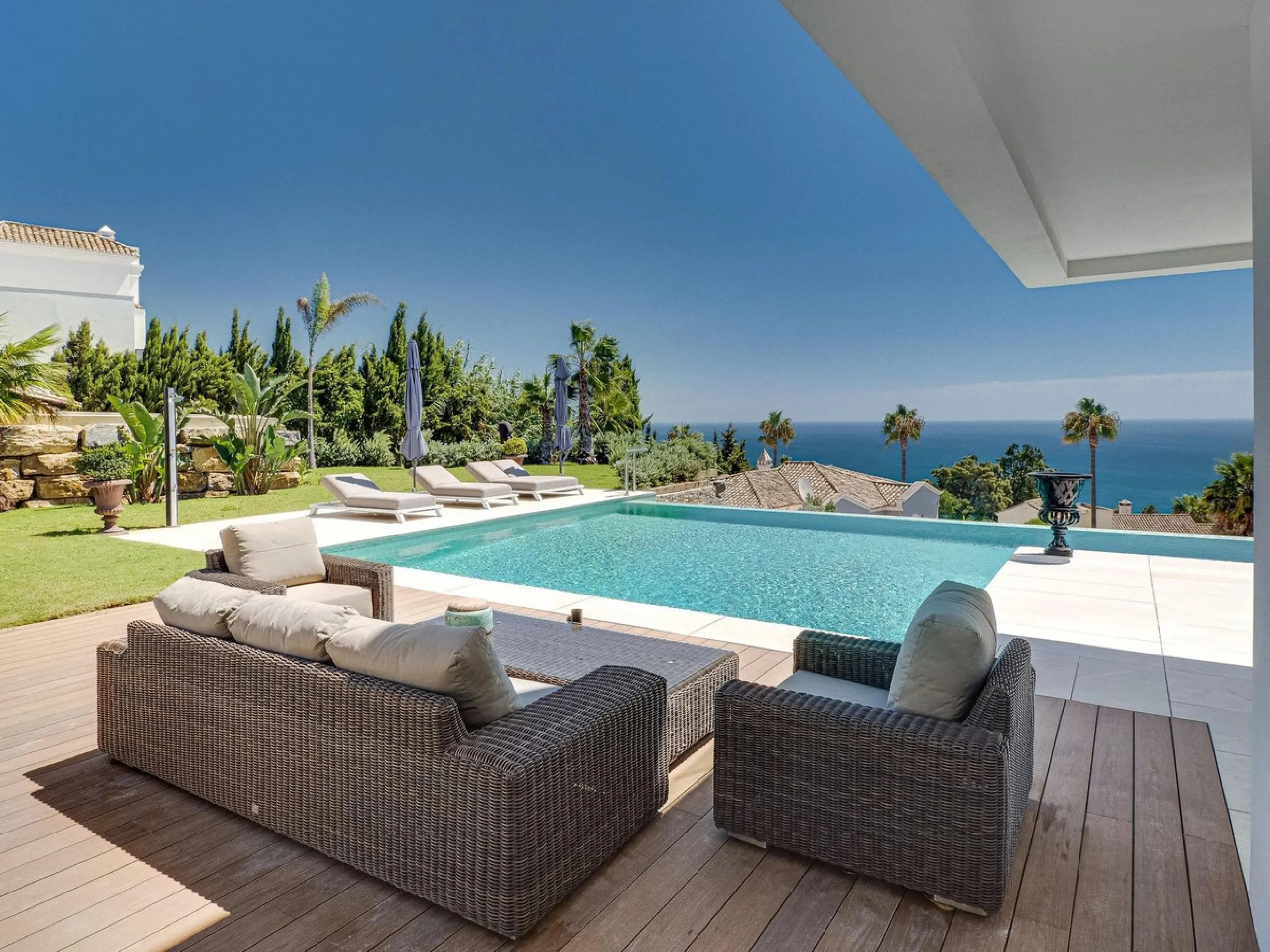 Magnificent 560 m²  LUXURY VILLA in La Punta Paloma, Andalusia