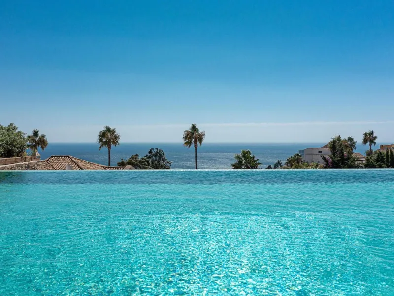 Magnificent 560 m²  LUXURY VILLA in La Punta Paloma, Andalusia