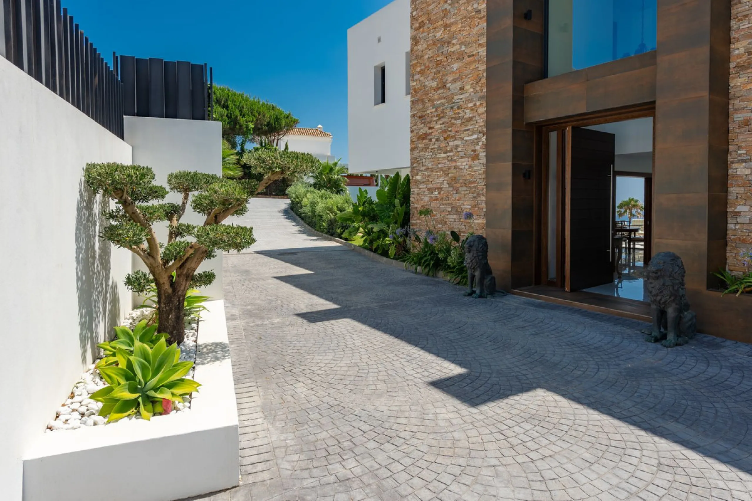 Magnificent 560 m²  LUXURY VILLA in La Punta Paloma, Andalusia