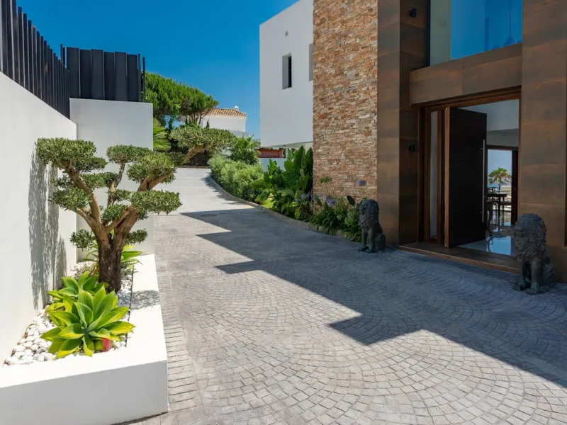 Magnificent 560 m²  LUXURY VILLA in La Punta Paloma, Andalusia