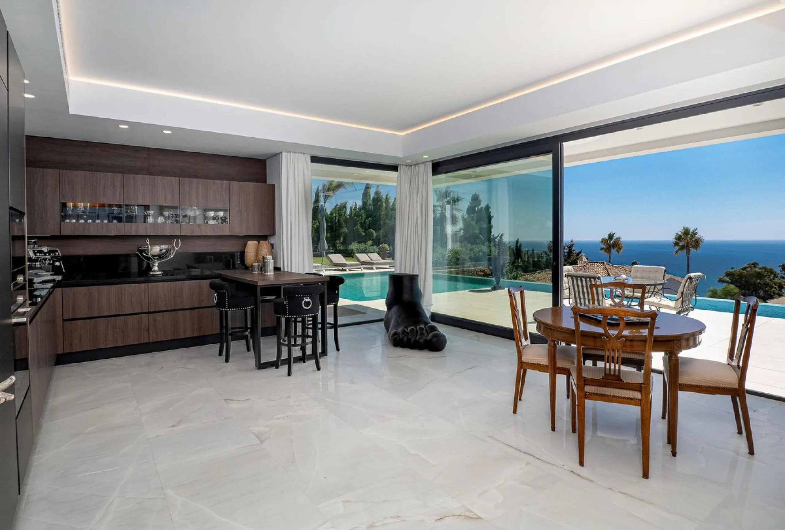 Magnificent 560 m²  LUXURY VILLA in La Punta Paloma, Andalusia