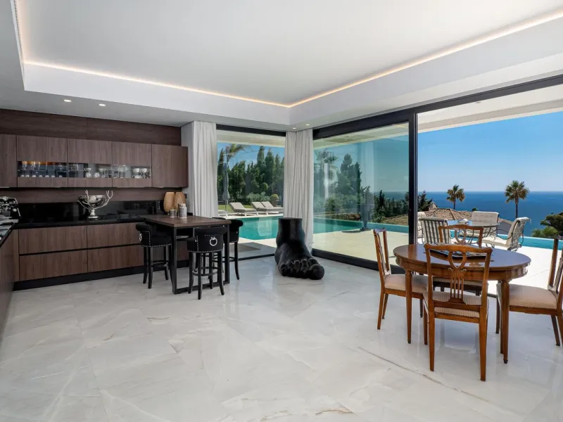Magnificent 560 m²  LUXURY VILLA in La Punta Paloma, Andalusia