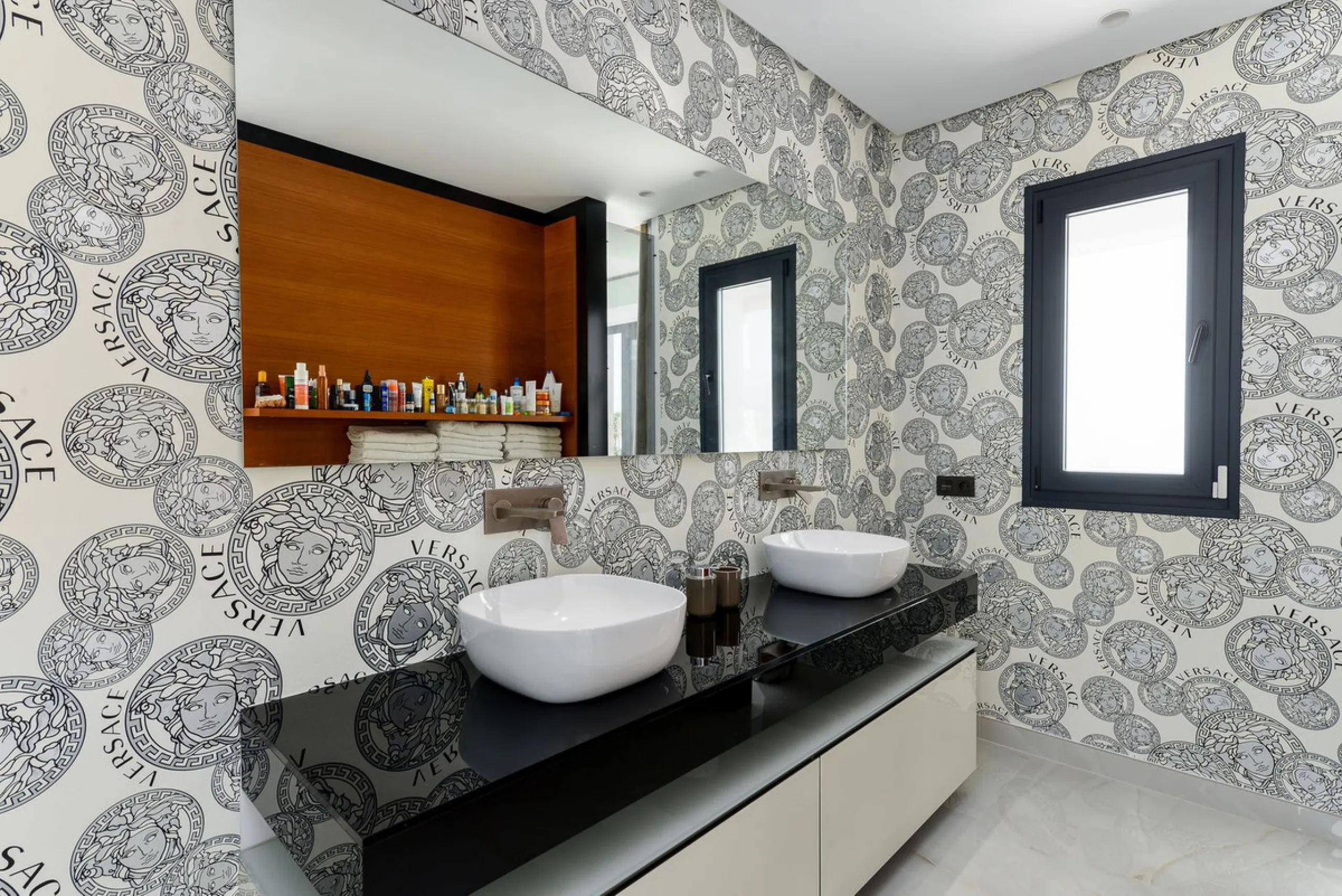 Magnificent 560 m²  LUXURY VILLA in La Punta Paloma, Andalusia