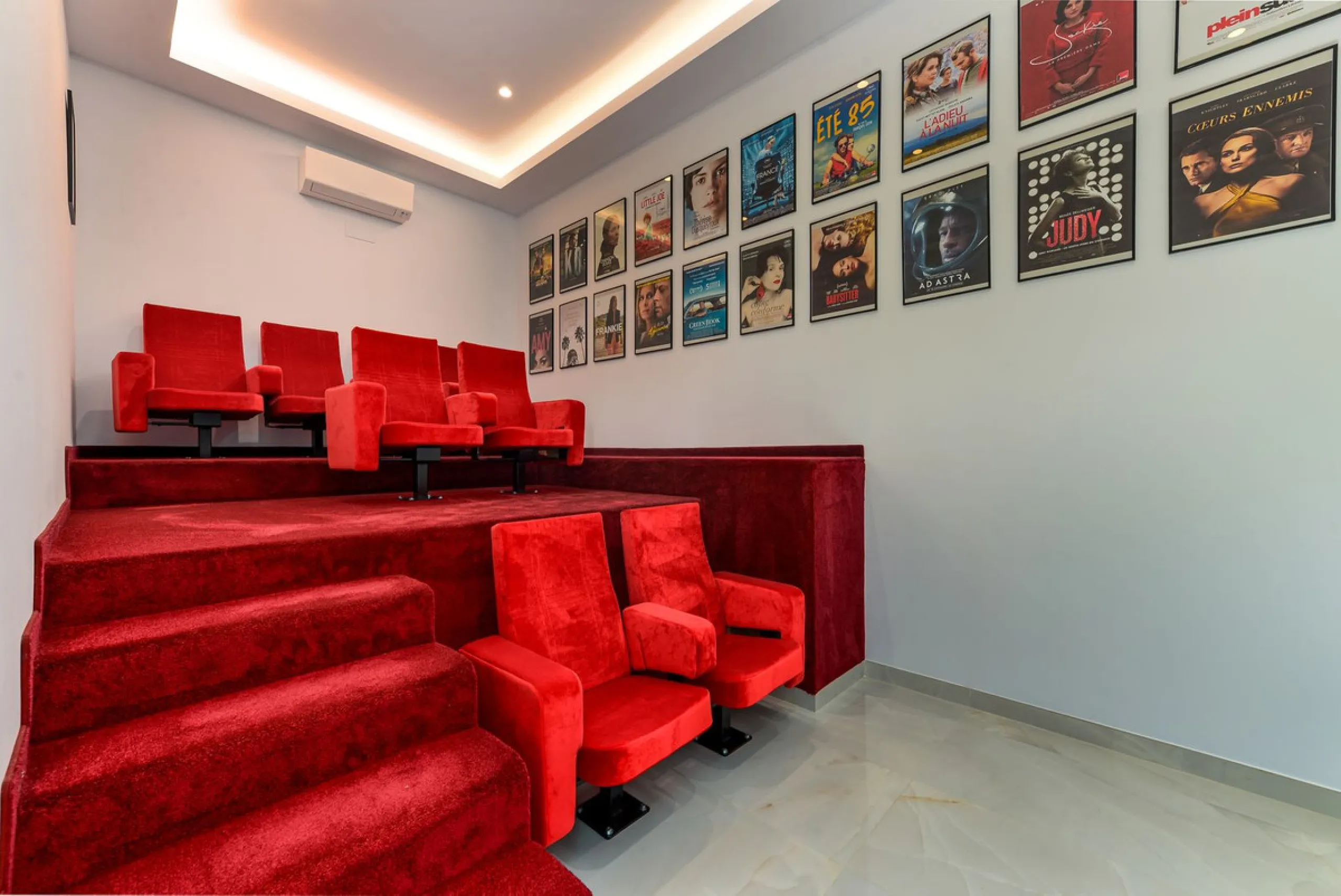 Magnificent 560 m²  LUXURY VILLA in La Punta Paloma, Andalusia