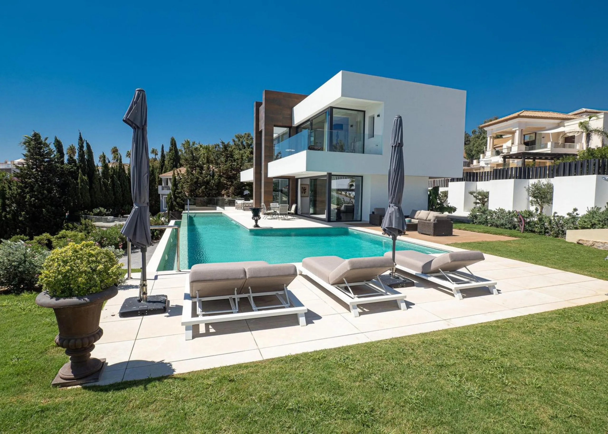 Magnificent 560 m²  LUXURY VILLA in La Punta Paloma, Andalusia