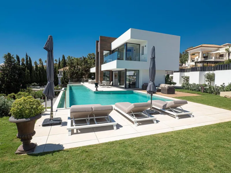 Magnificent 560 m²  LUXURY VILLA in La Punta Paloma, Andalusia