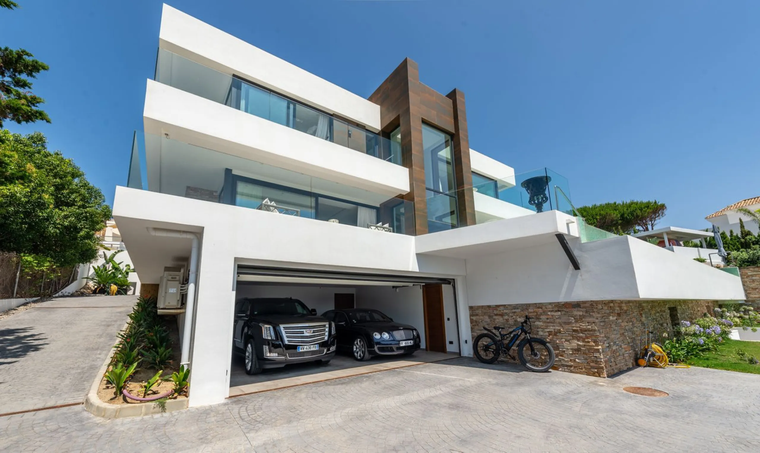 Magnificent 560 m²  LUXURY VILLA in La Punta Paloma, Andalusia
