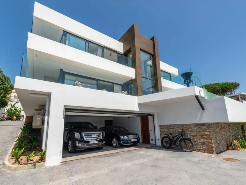 Magnificent 560 m²  LUXURY VILLA in La Punta Paloma, Andalusia