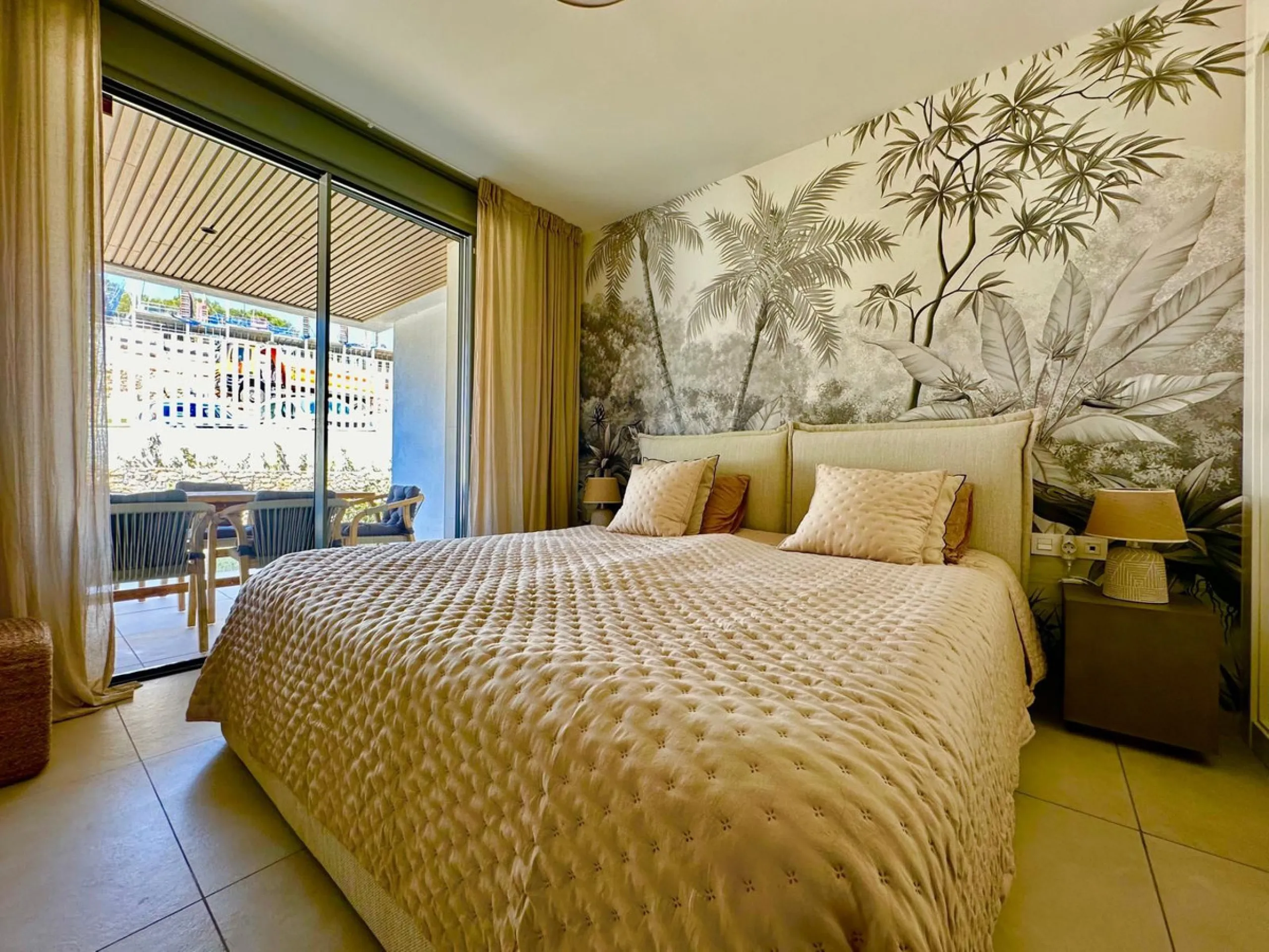 Beautiful ground floor apartment in a newly completed building ESTRELLA DEL MAR 200m from the most beautiful beach in Marbella and in the best location.