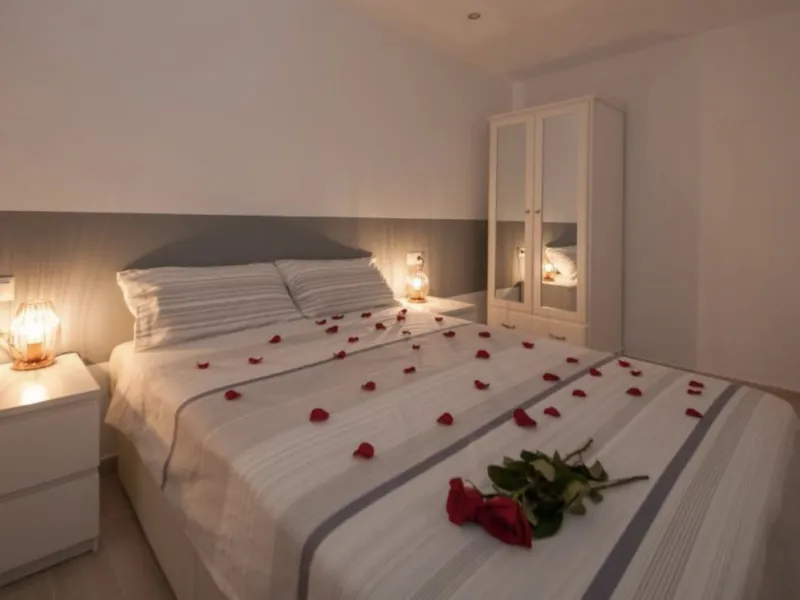 Beautiful newly renovated apartment in the city centre of Fuengirola with a valid holiday rental licence already in place, making it an excellent investment opportunity from day one.