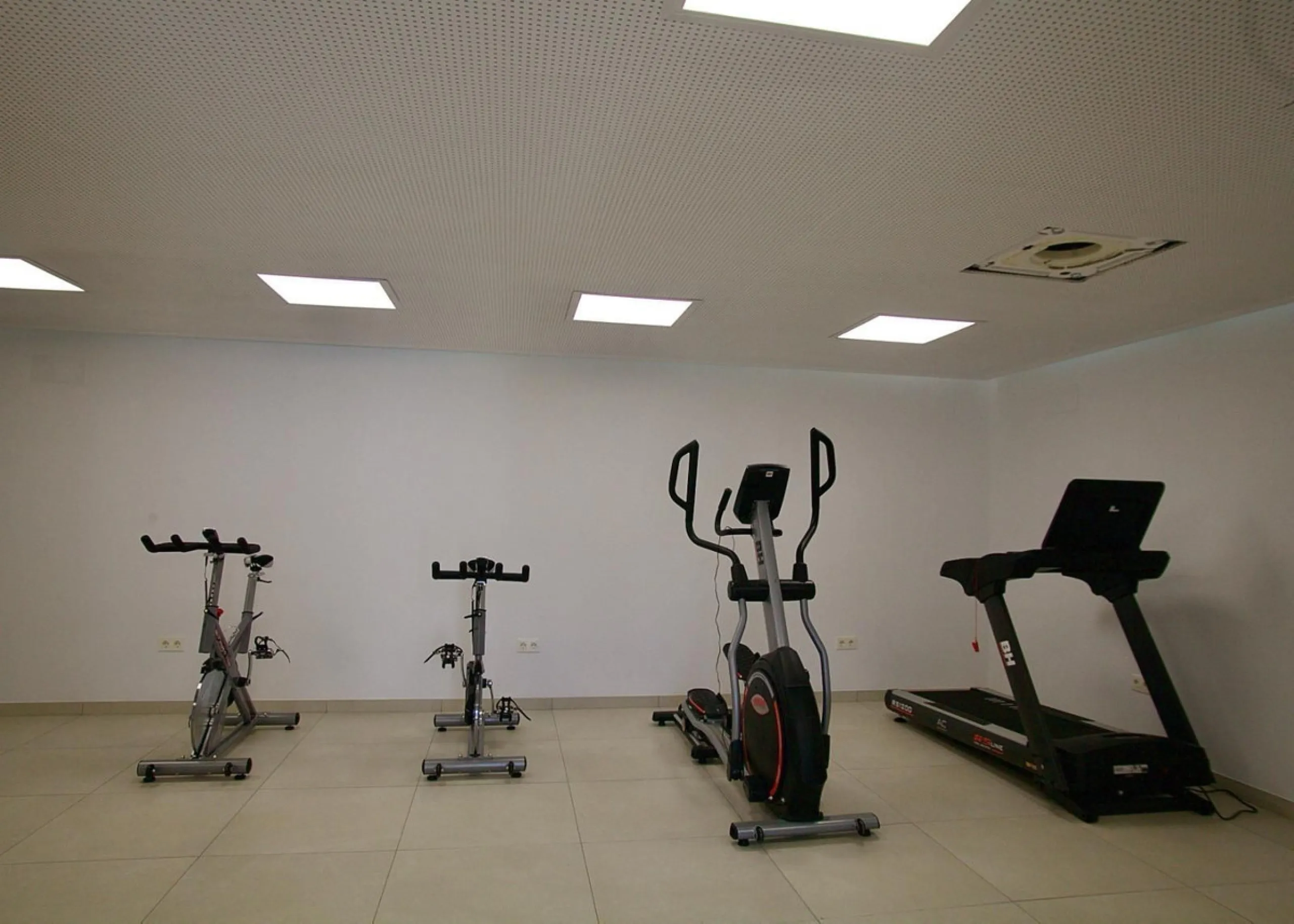 Beautiful ground floor apartment in a newly completed building ESTRELLA DEL MAR 200m from the most beautiful beach in Marbella and in the best location.