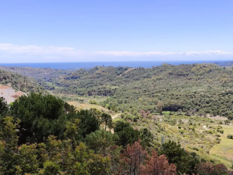 Great investment opportunity – Huge plot with the best panoramic sea views in Monte Mayor.