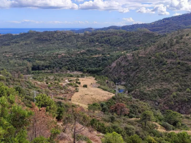 Great investment opportunity – Huge plot with the best panoramic sea views in Monte Mayor.