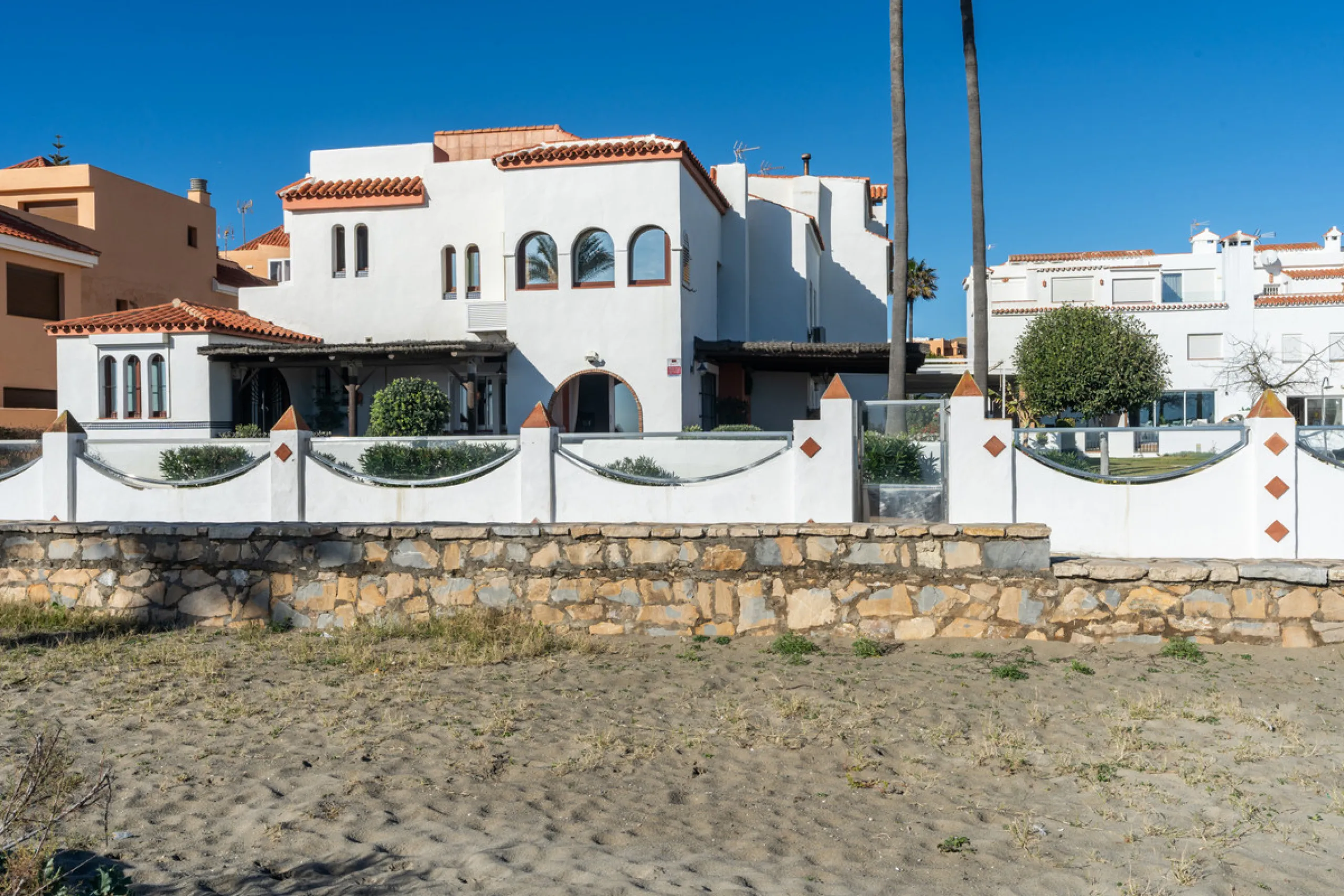 Strandnahes Stadthaus mit Meerblick bei San Luis de Sabinillas, Casares