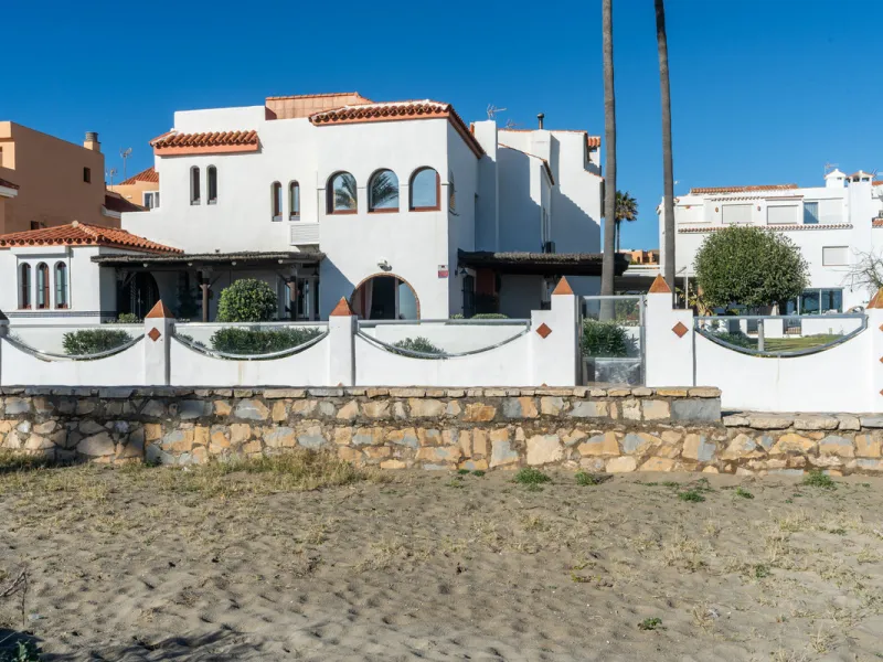 Strandnahes Stadthaus mit Meerblick bei San Luis de Sabinillas, Casares