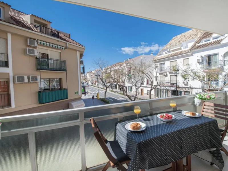 Beautiful newly renovated apartment in the city centre of Fuengirola with a valid holiday rental licence already in place, making it an excellent investment opportunity from day one.