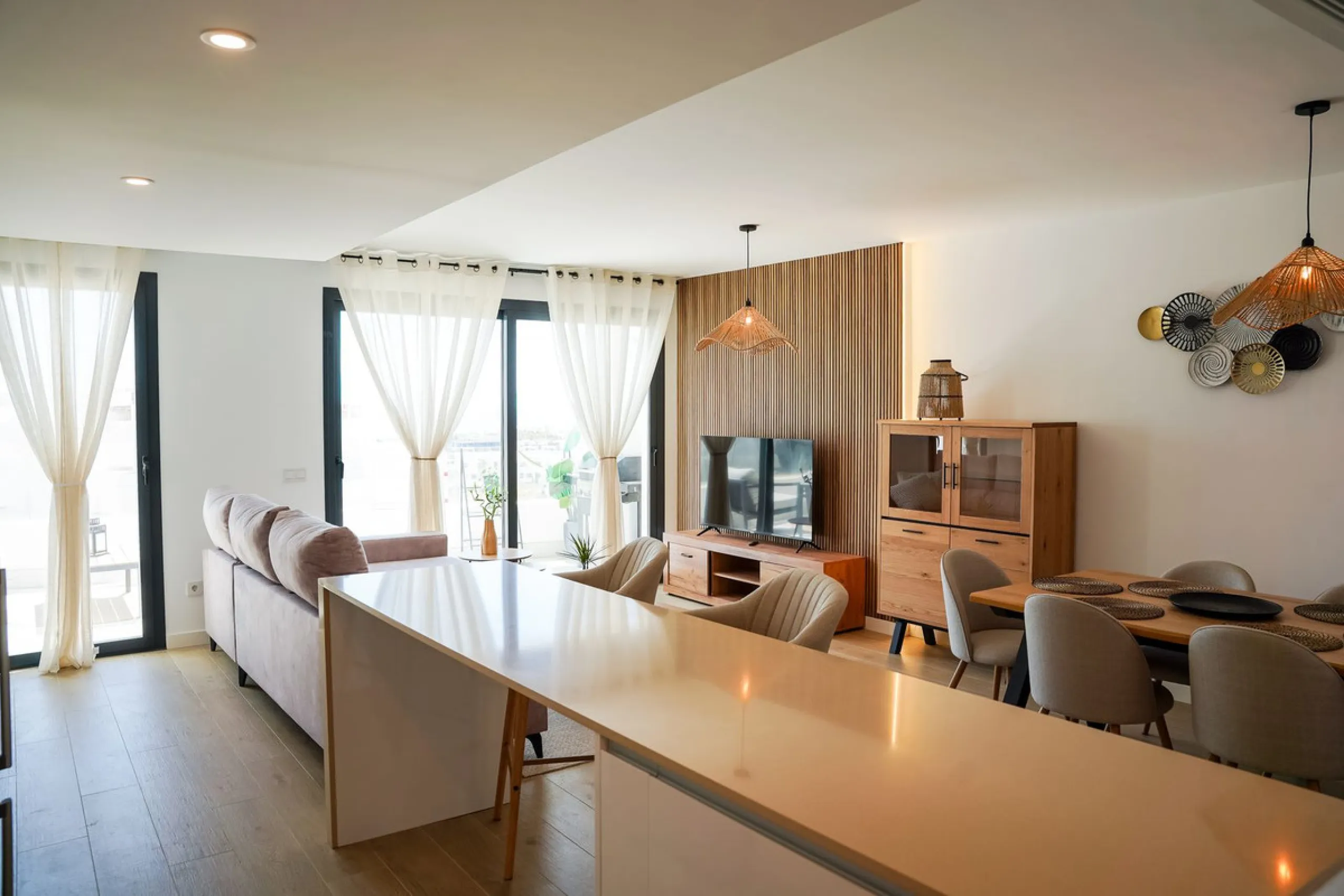 Luxurious 3-Bedroom Apartment with Stunning Views in one off Estepona's Prestigious Buildings.