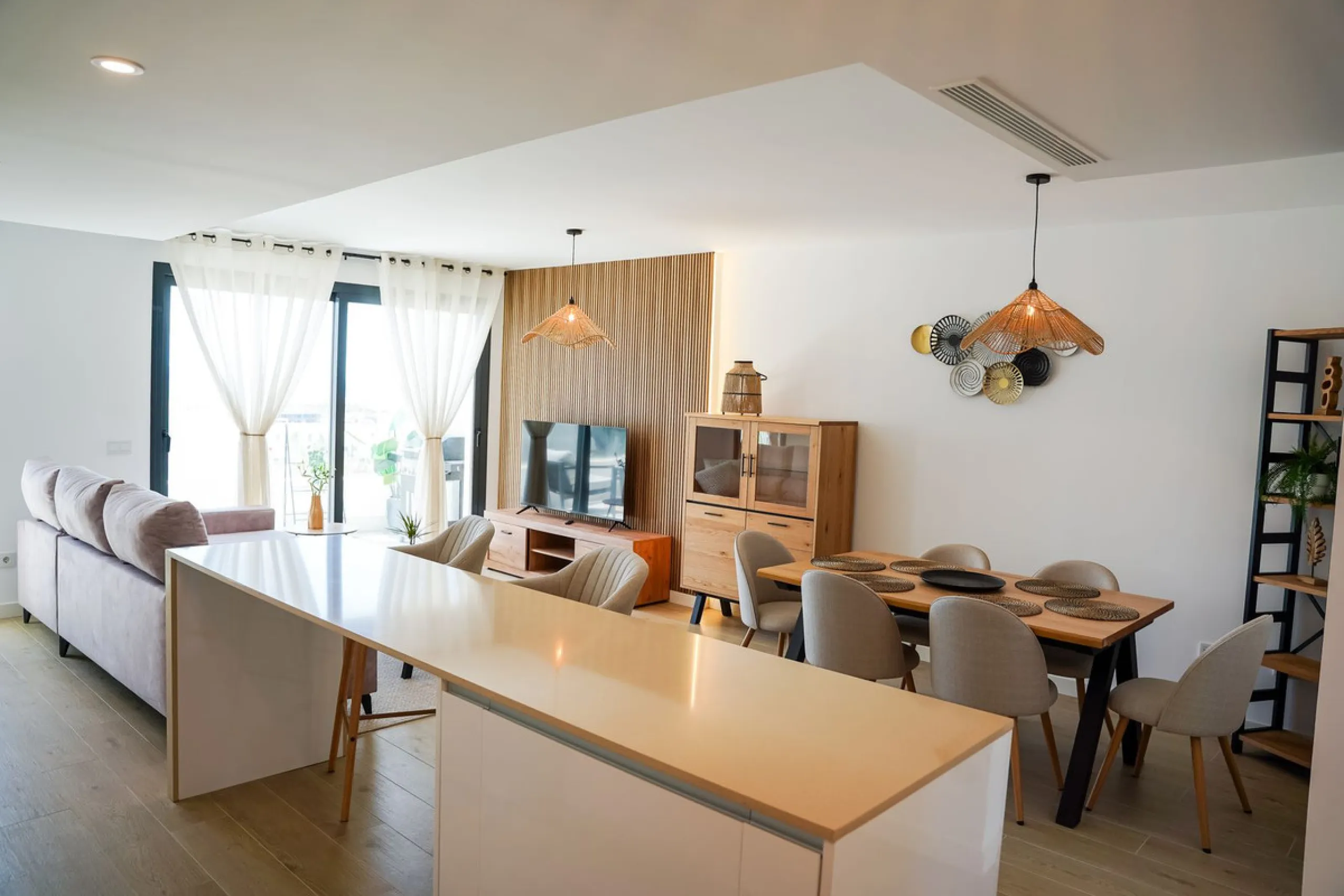 Luxurious 3-Bedroom Apartment with Stunning Views in one off Estepona's Prestigious Buildings.