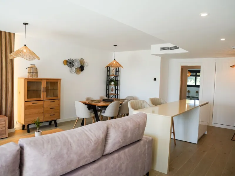 Luxurious 3-Bedroom Apartment with Stunning Views in one off Estepona's Prestigious Buildings.