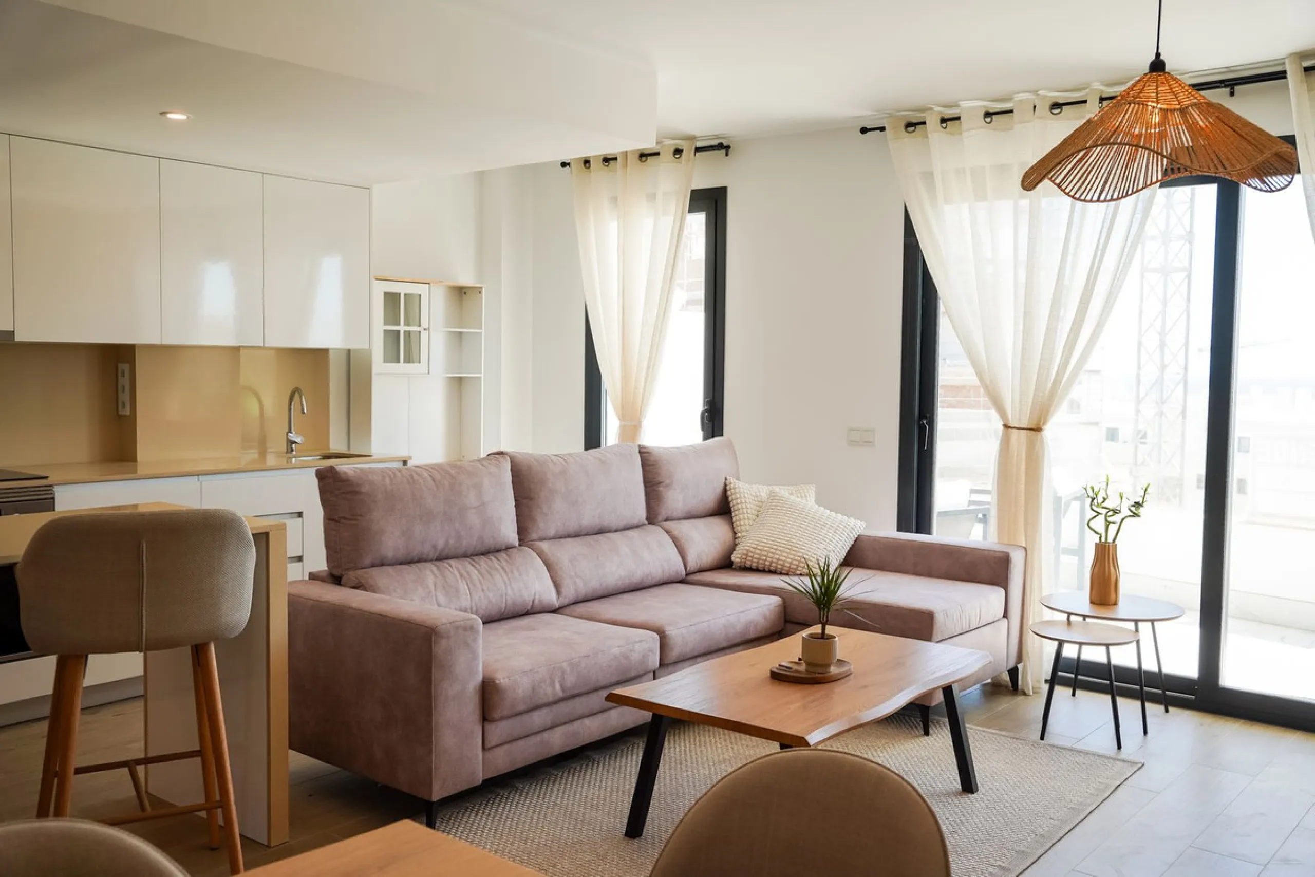 Luxurious 3-Bedroom Apartment with Stunning Views in one off Estepona's Prestigious Buildings.