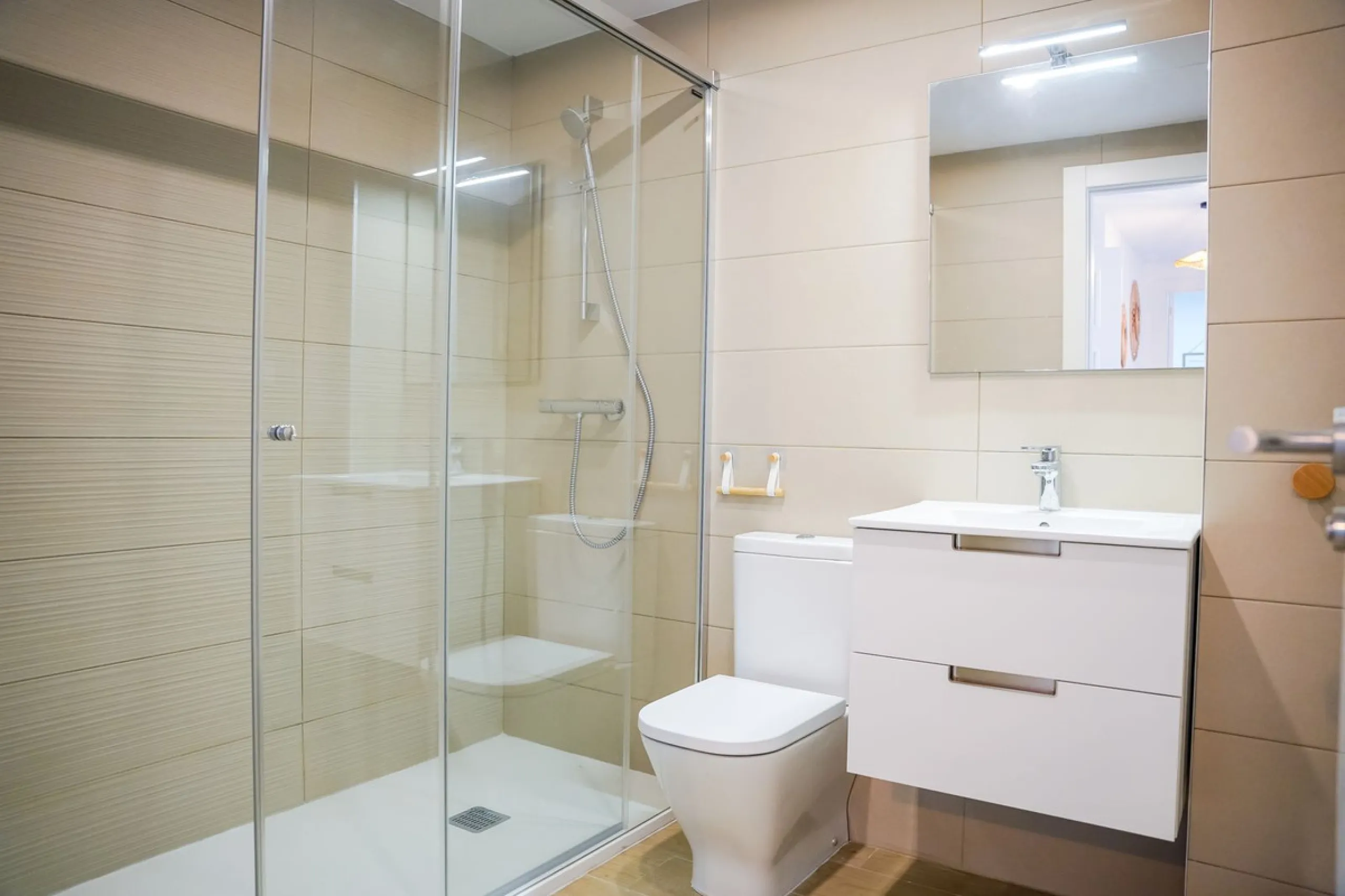 Luxurious 3-Bedroom Apartment with Stunning Views in one off Estepona's Prestigious Buildings.