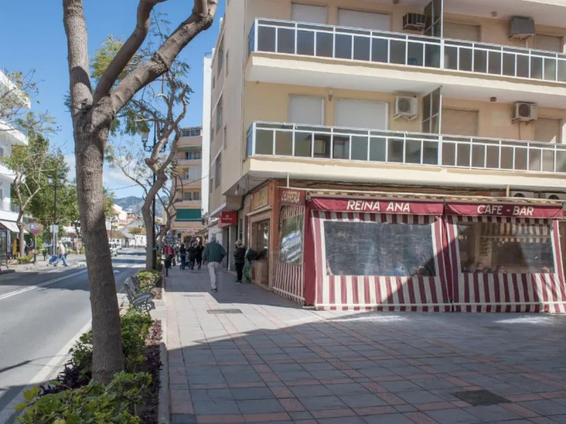 Beautiful newly renovated apartment in the city centre of Fuengirola with a valid holiday rental licence already in place, making it an excellent investment opportunity from day one.