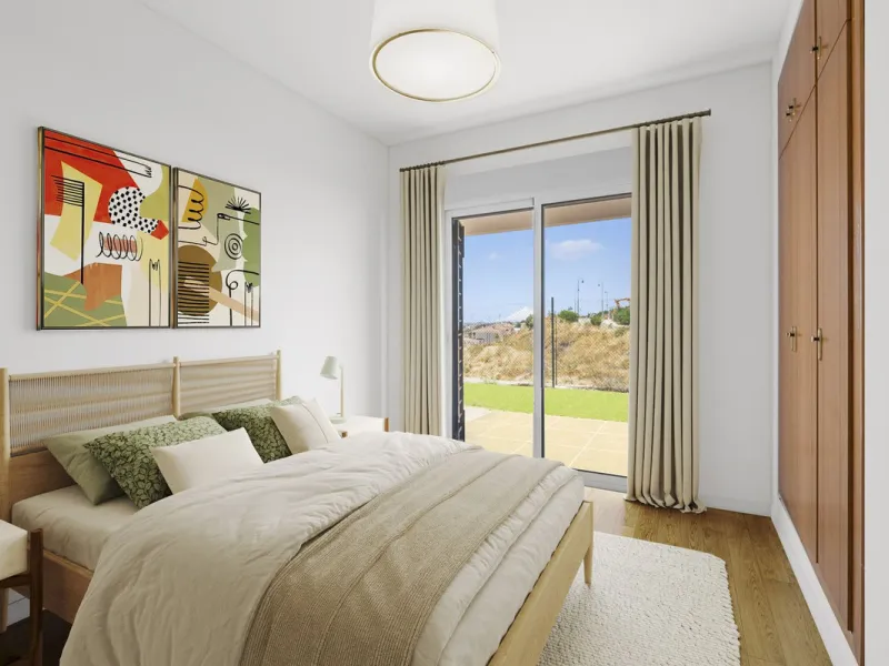 Immerse yourself in a world of exclusivity in the charming village of Mijas, on the sunny coast of Malaga. Known for its Andalusian charm, Mijas captivates visitors with its cobbled streets and spectacular panoramic views of the Mediterranean coastline. T