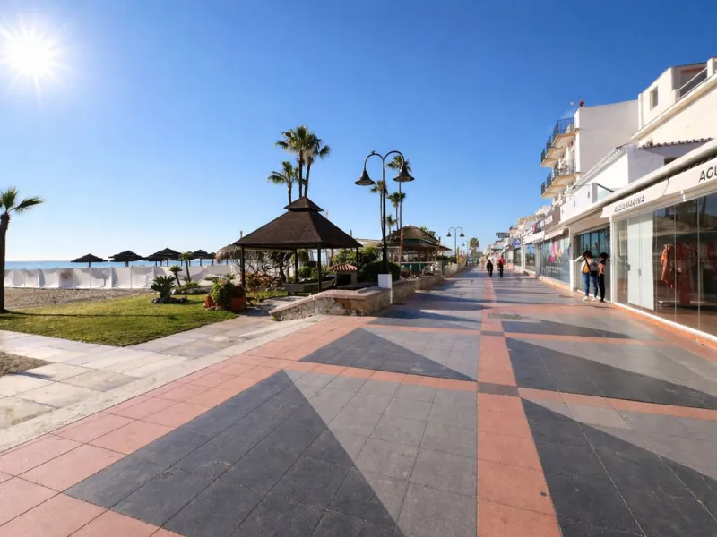 BRIGHT COASTAL APARTMENT WITH PRIVATE UNDERGROUND PARKING – ONLY 450m FROM THE BEACH