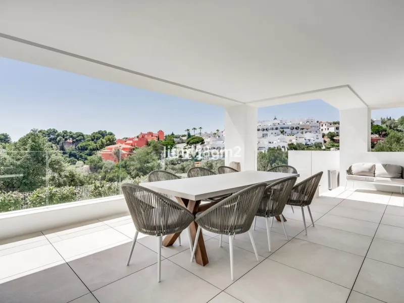 Апартамент средний этаж, Cabopino, Costa del Sol