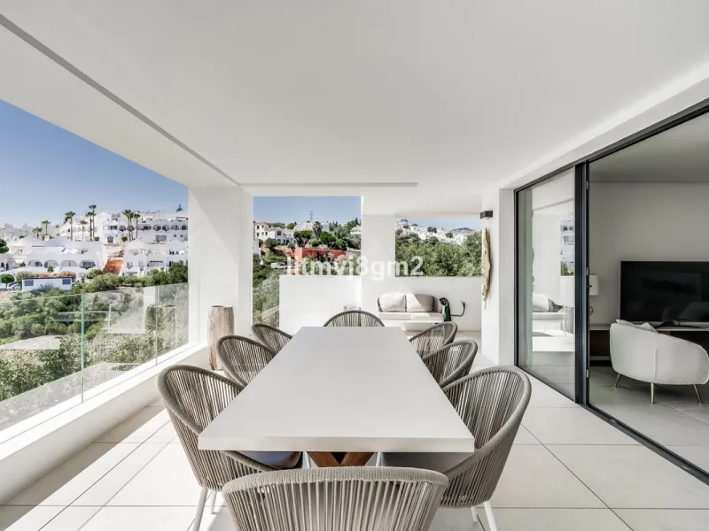 Апартамент средний этаж, Cabopino, Costa del Sol