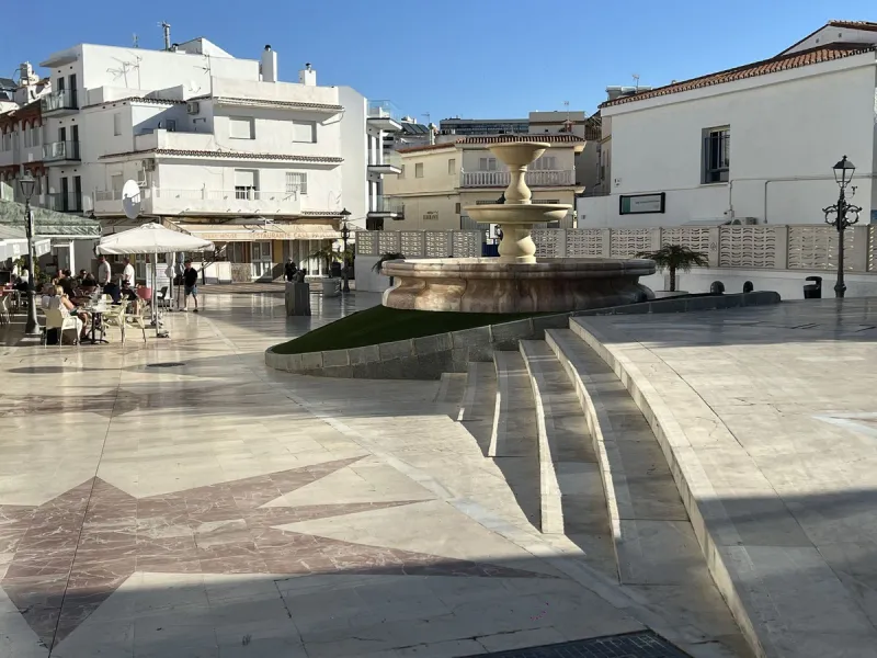 BRIGHT COASTAL APARTMENT WITH PRIVATE UNDERGROUND PARKING – ONLY 450m FROM THE BEACH