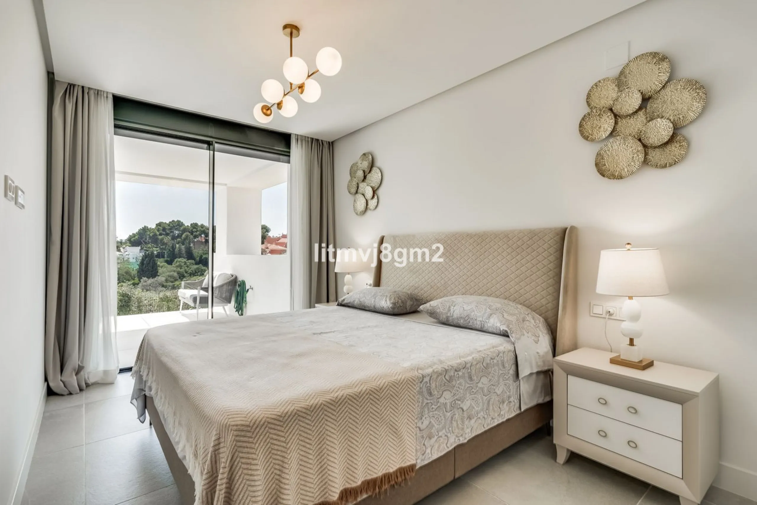 Апартамент средний этаж, Cabopino, Costa del Sol