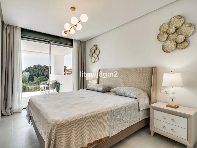 Апартамент средний этаж, Cabopino, Costa del Sol