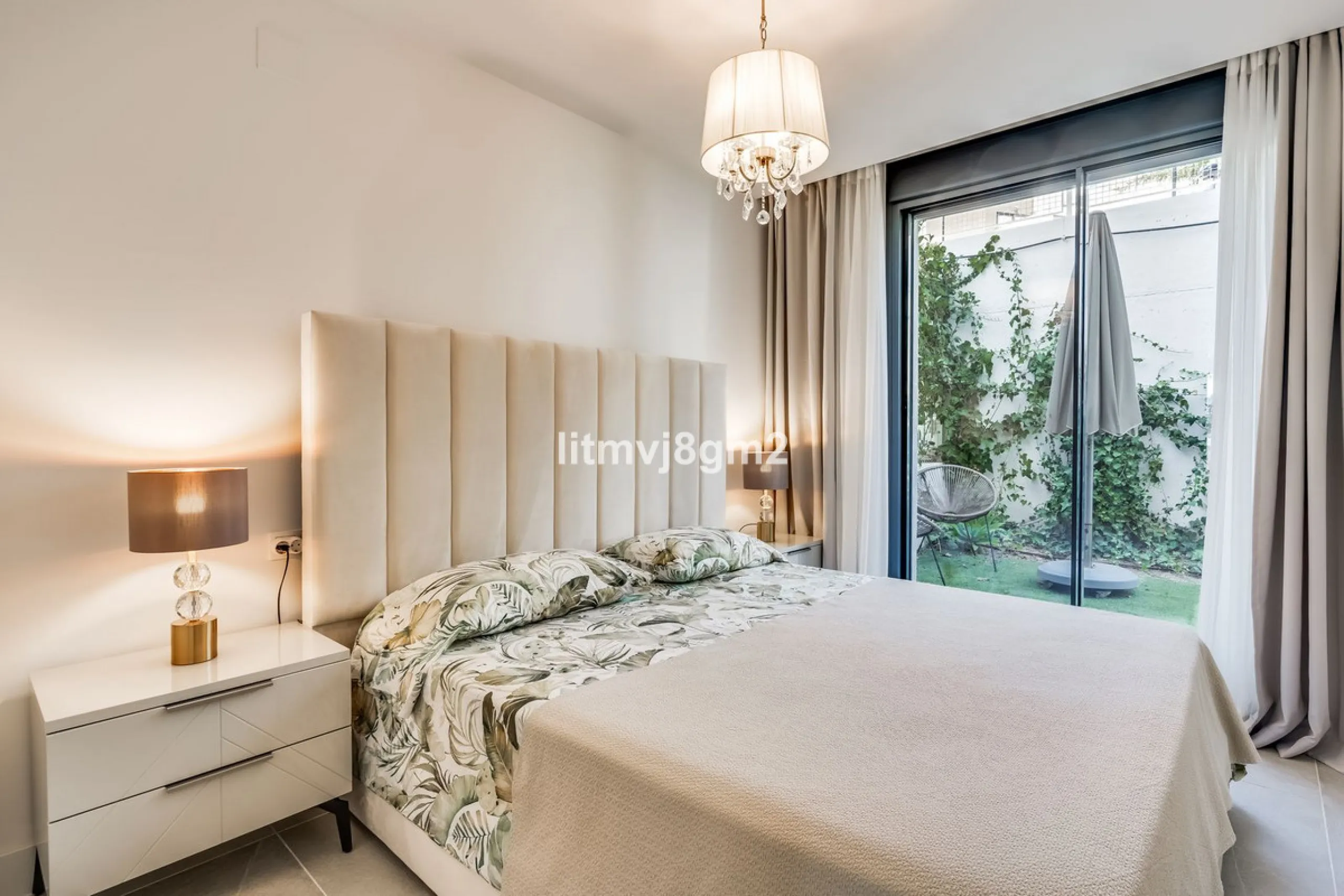 Апартамент средний этаж, Cabopino, Costa del Sol