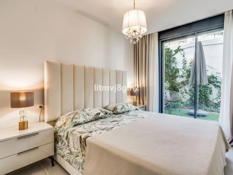 Апартамент средний этаж, Cabopino, Costa del Sol