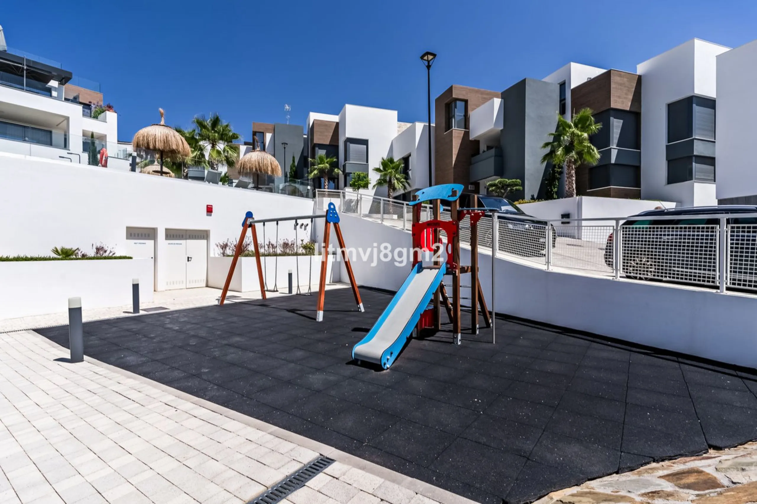 Апартамент средний этаж, Cabopino, Costa del Sol