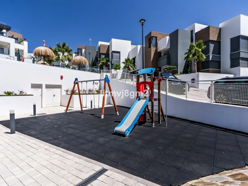 Апартамент средний этаж, Cabopino, Costa del Sol