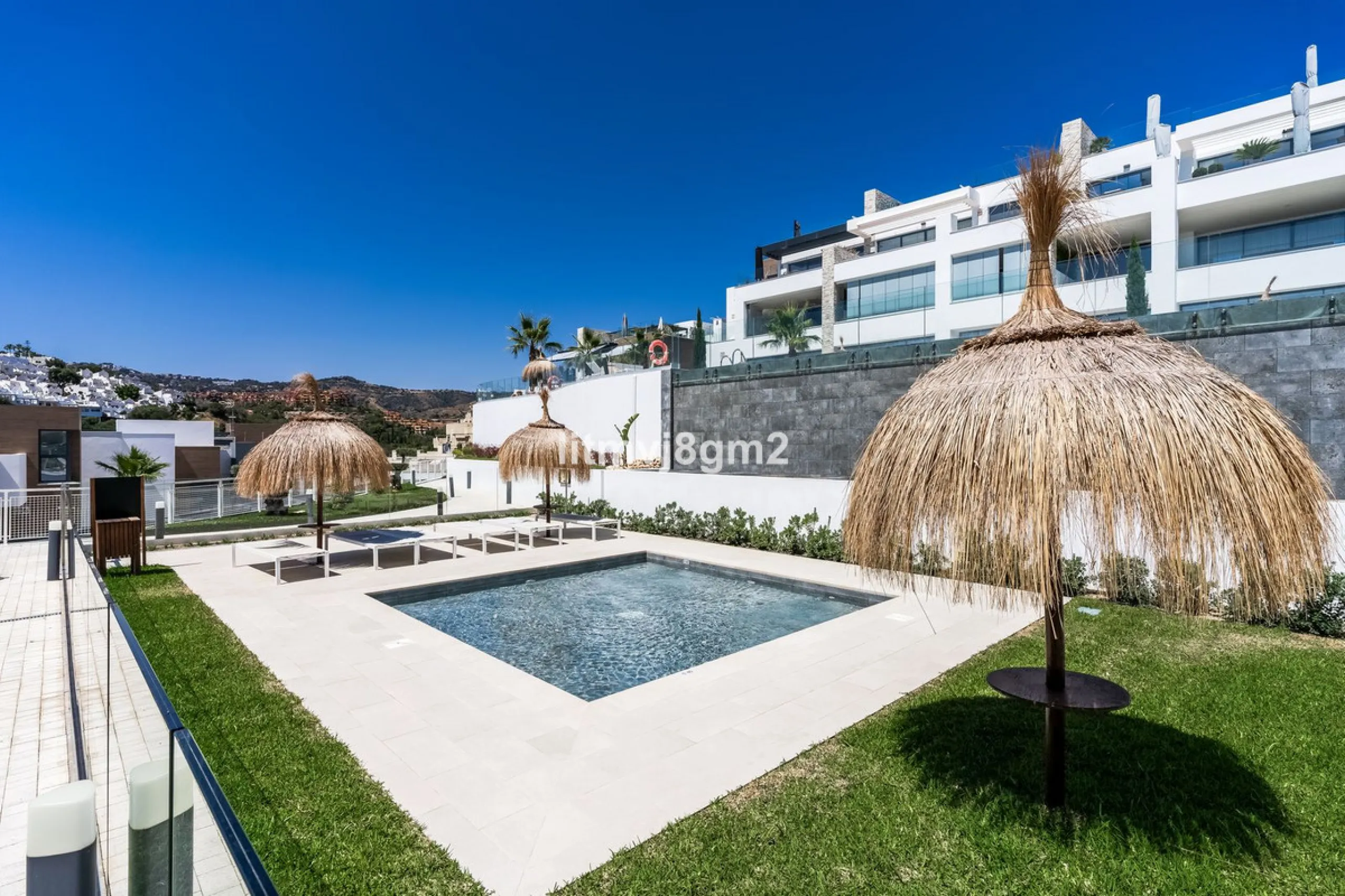 Апартамент средний этаж, Cabopino, Costa del Sol
