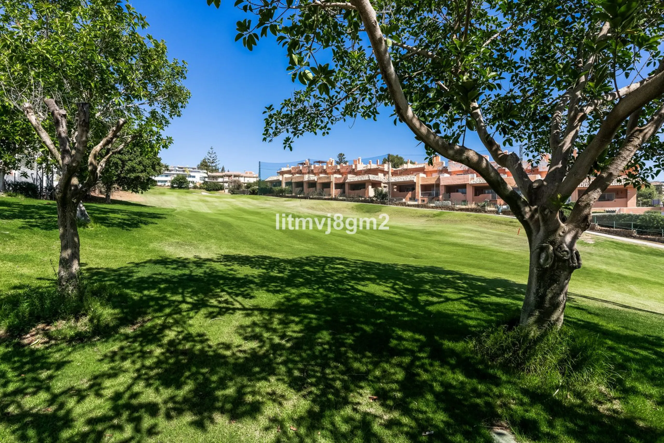 Апартамент средний этаж, Cabopino, Costa del Sol