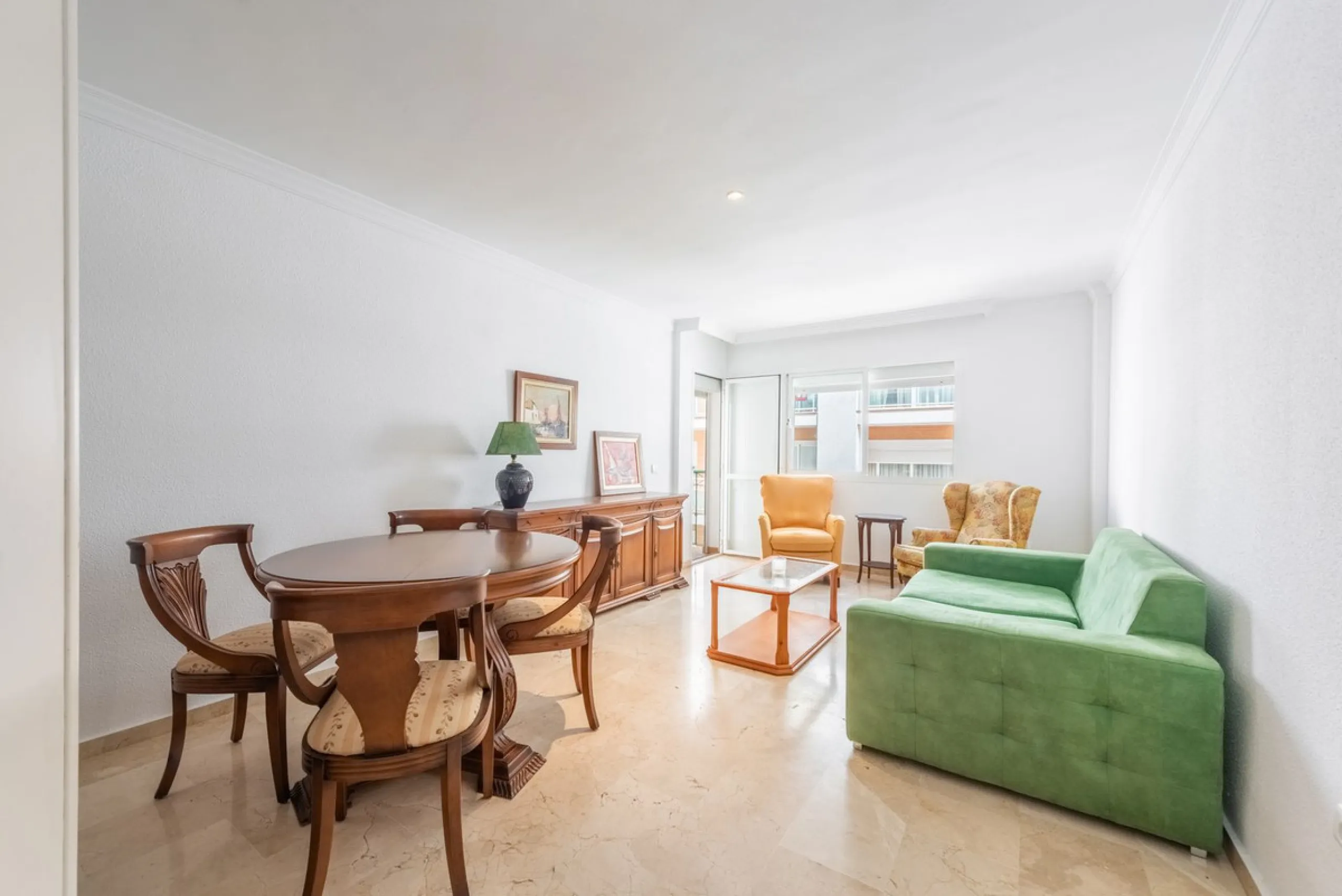Impeccable Apartment Just Steps from the Beach in the Heart of Estepona!