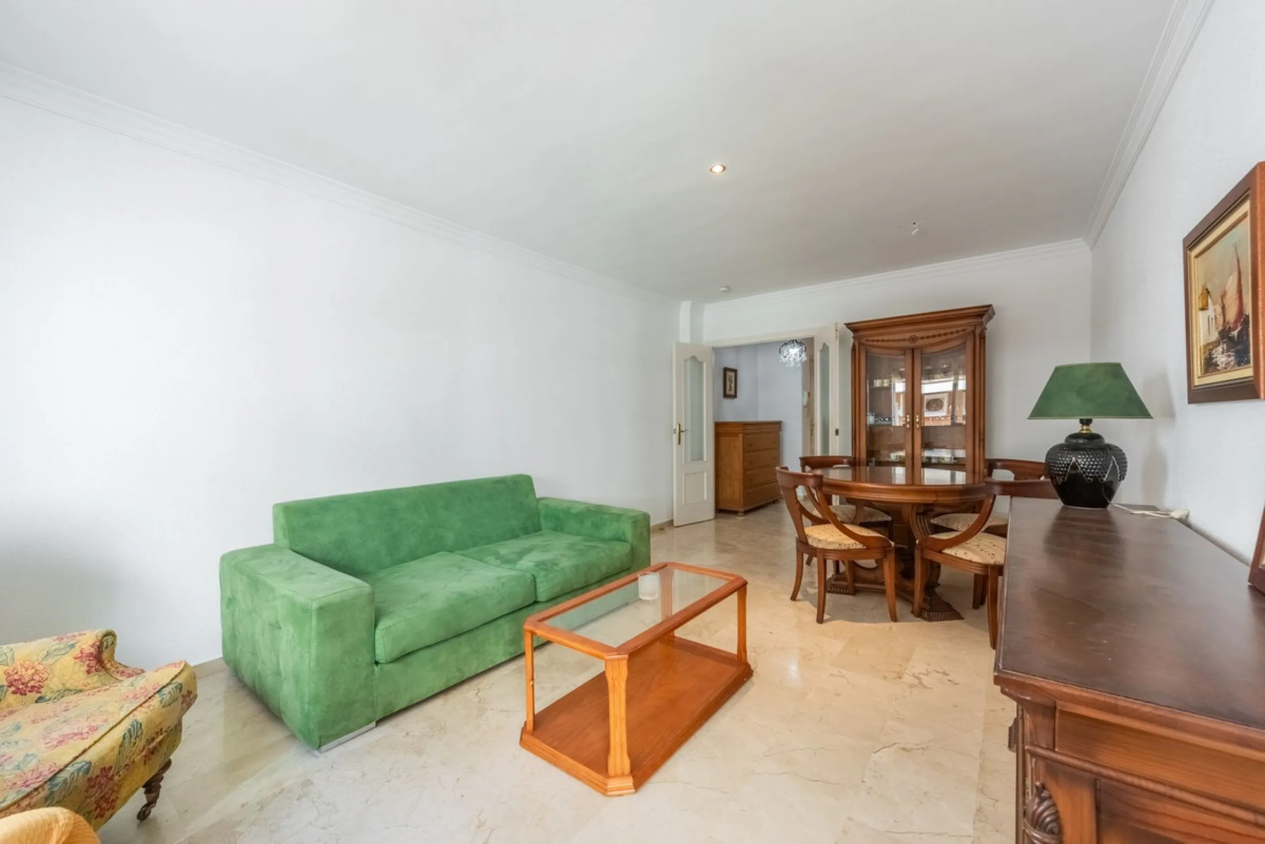 Impeccable Apartment Just Steps from the Beach in the Heart of Estepona!
