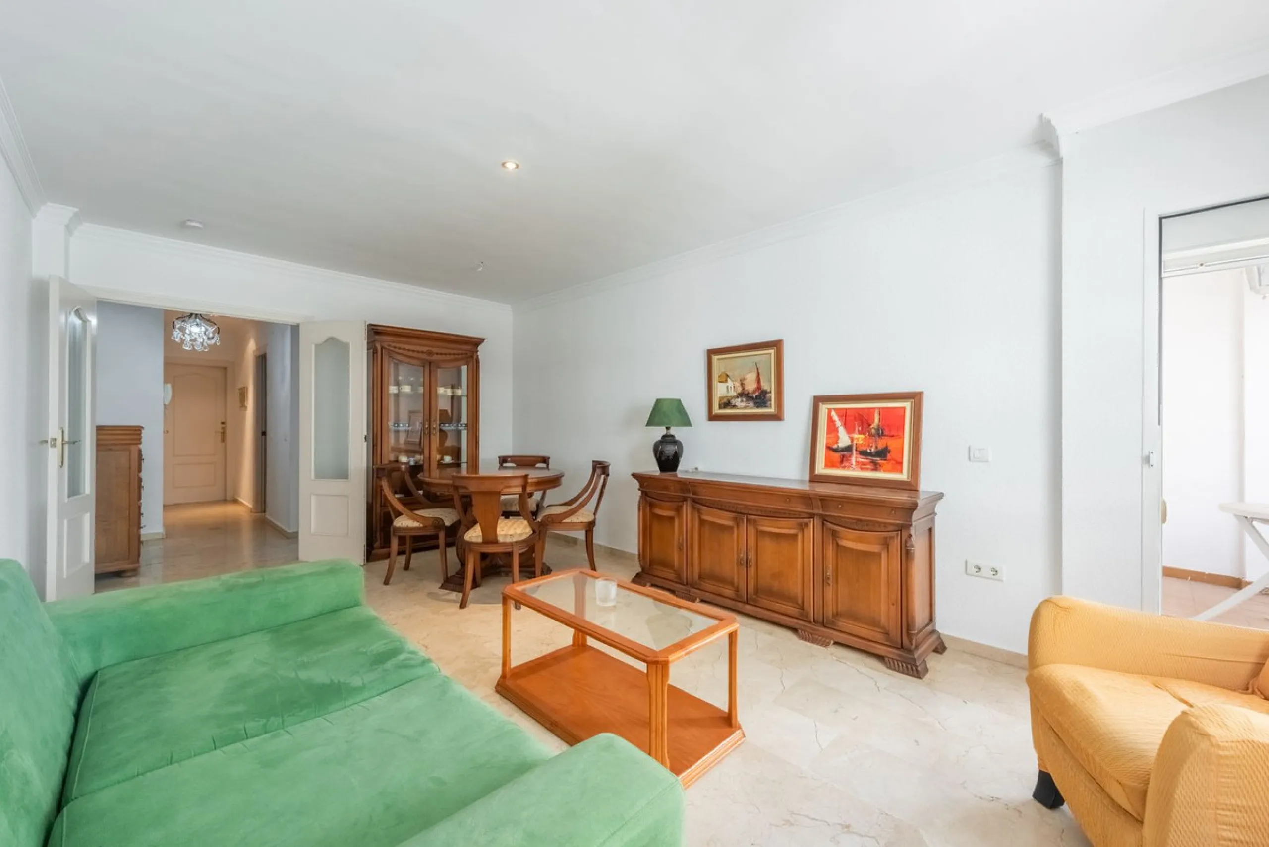 Impeccable Apartment Just Steps from the Beach in the Heart of Estepona!