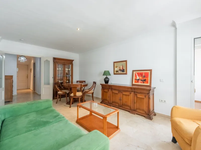 Impeccable Apartment Just Steps from the Beach in the Heart of Estepona!