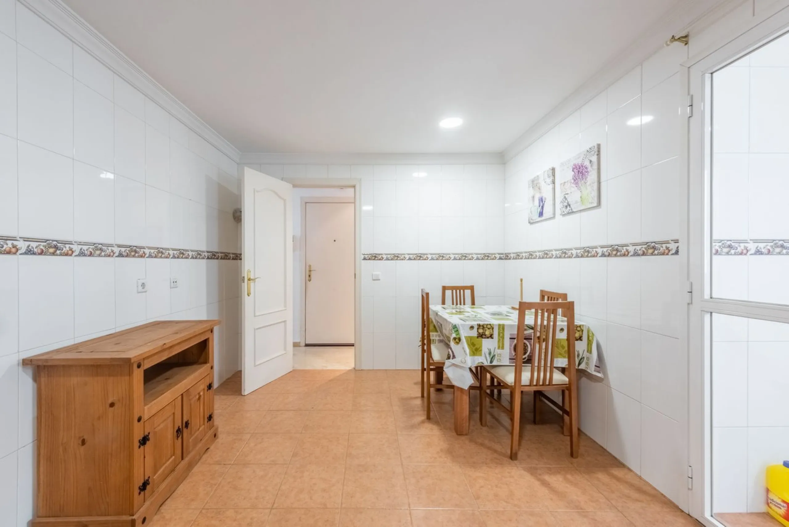 Impeccable Apartment Just Steps from the Beach in the Heart of Estepona!