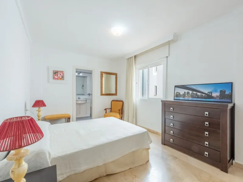 Impeccable Apartment Just Steps from the Beach in the Heart of Estepona!