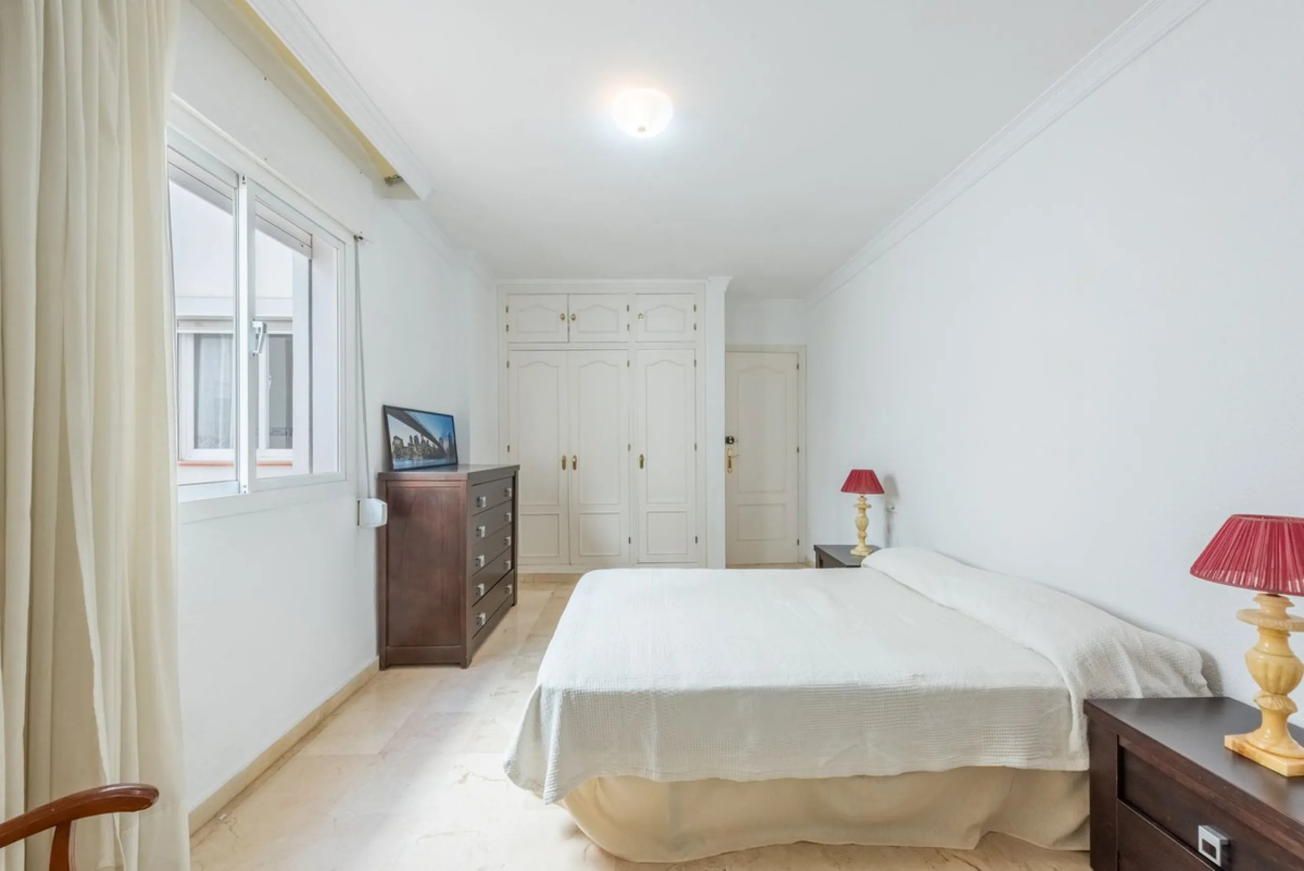 Impeccable Apartment Just Steps from the Beach in the Heart of Estepona!