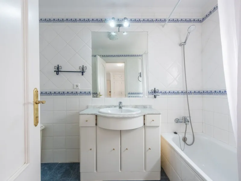 Impeccable Apartment Just Steps from the Beach in the Heart of Estepona!