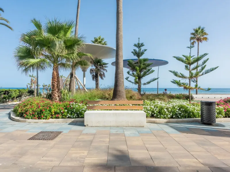 Impeccable Apartment Just Steps from the Beach in the Heart of Estepona!