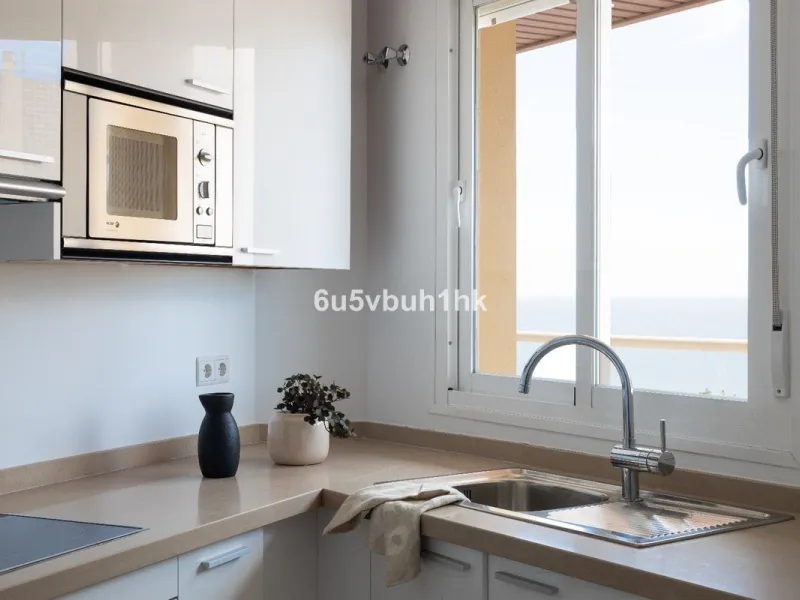 This charming one-bedroom apartment, in excellent condition and decorated in a modern style, is located in an unbeatable location, on the second line of the beach. From the interior and its spacious 23 m2 terrace, you will enjoy stunning panoramic sea vie